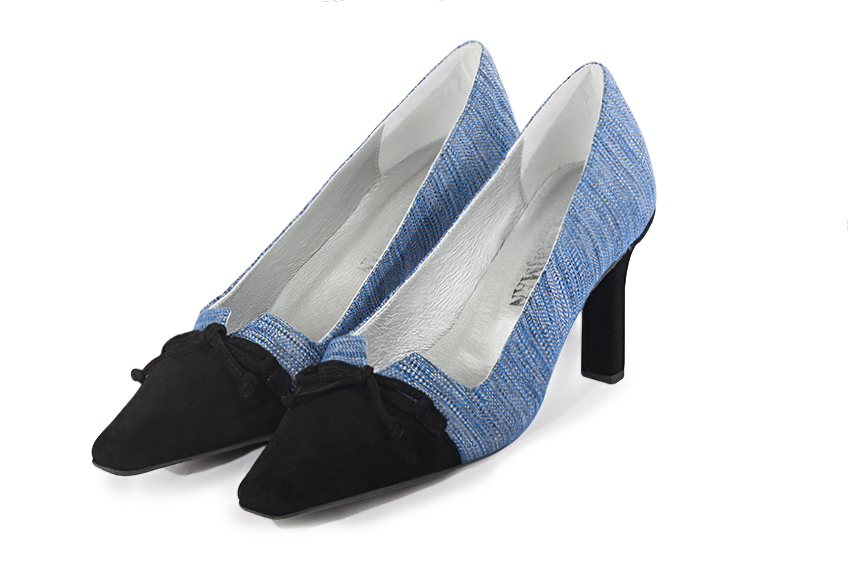 Matt black and electric blue women's dress pumps, with a knot on the front. Tapered toe. High slim heel. Front view - Florence KOOIJMAN